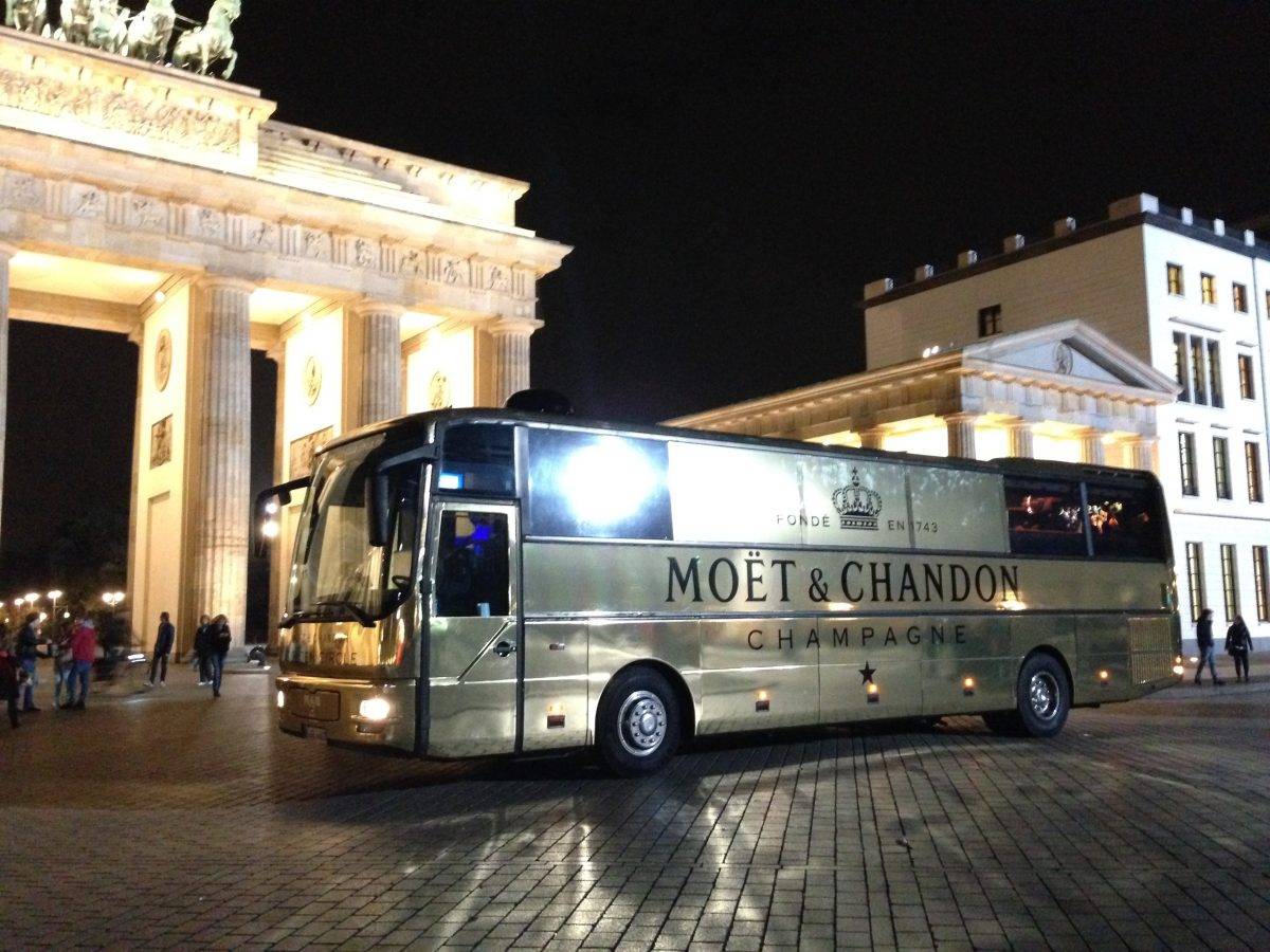 Der Talent Tour Bus vor dem Brandenburger Tor