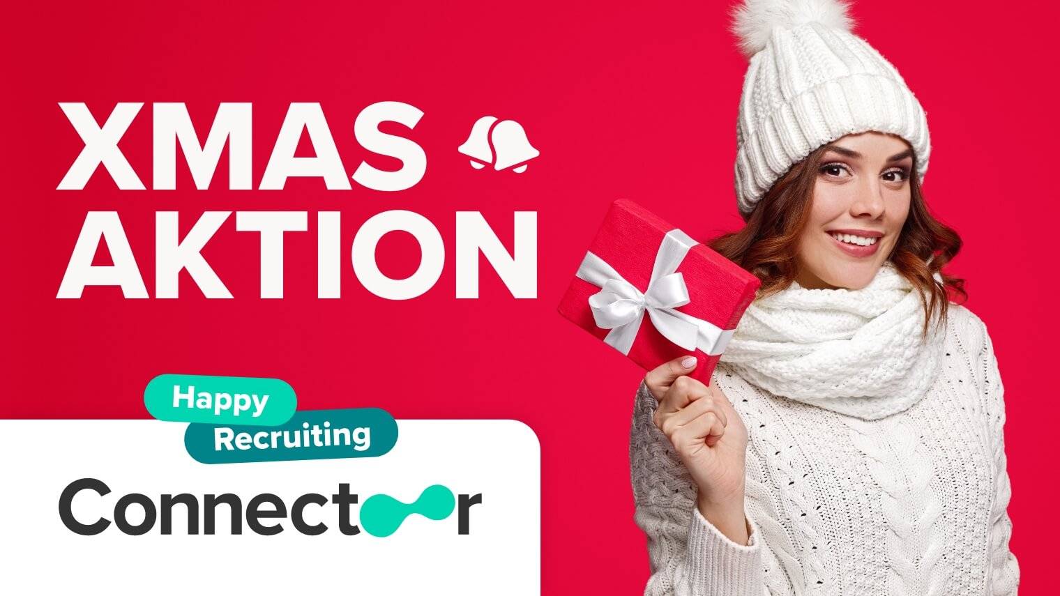Eine Frau hält ein Geschenk in der Hand und freut sich. Die Connectoor Weihnachts-Aktion 2022 - Werben Sie Neukunden und erhalten Sie den Connectoor ein Jahr lang kostenlos.